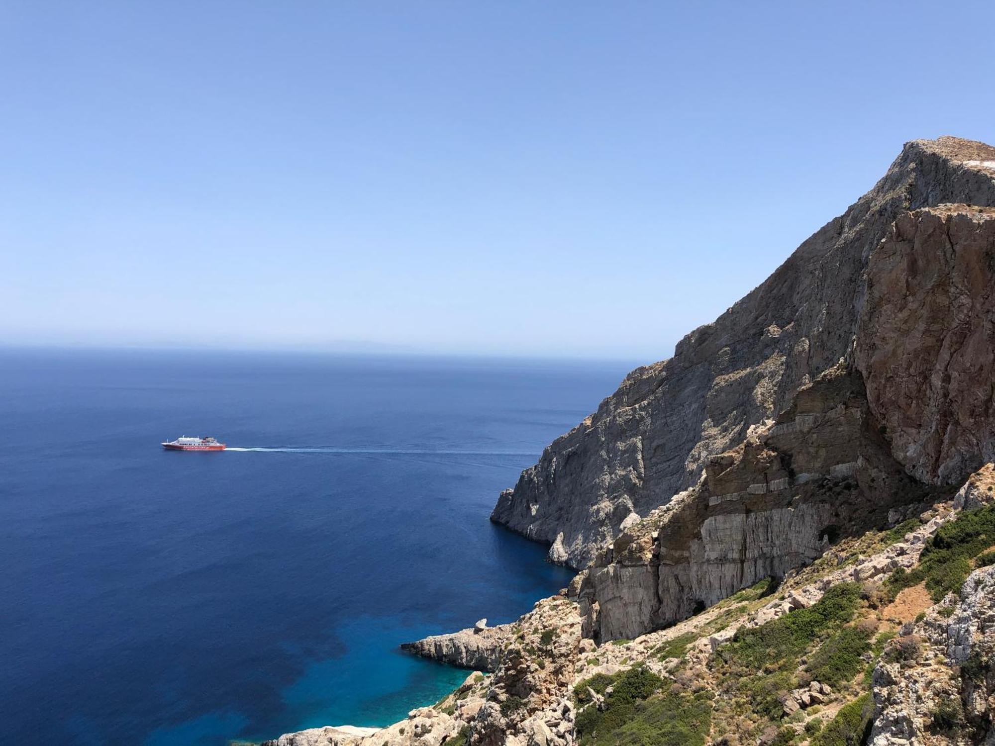 Folegandros-cliffhouse Folegandros Town