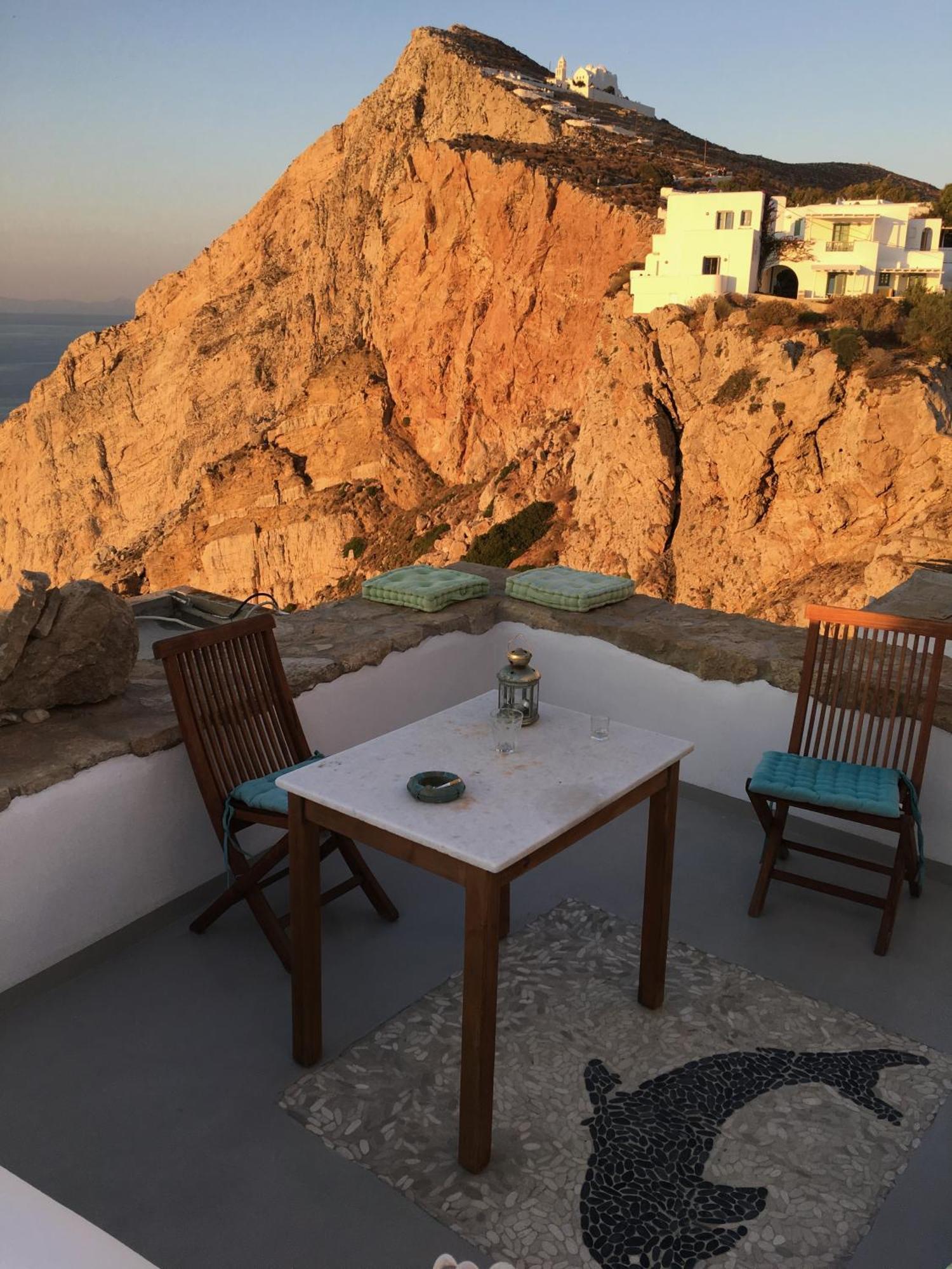 Folegandros-cliffhouse Holiday home Folegandros Town